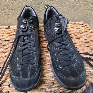 Clarks-NWOT-All Leather-walking or hiking shoes